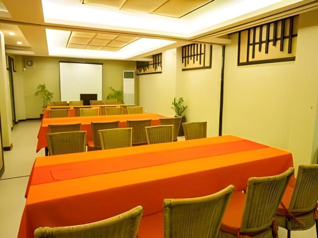 L Square Hotel Tarlac City Zewnętrze zdjęcie