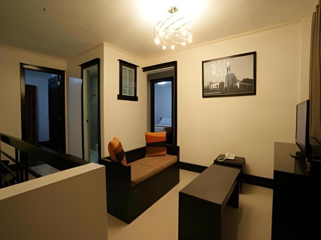 L Square Hotel Tarlac City Zewnętrze zdjęcie