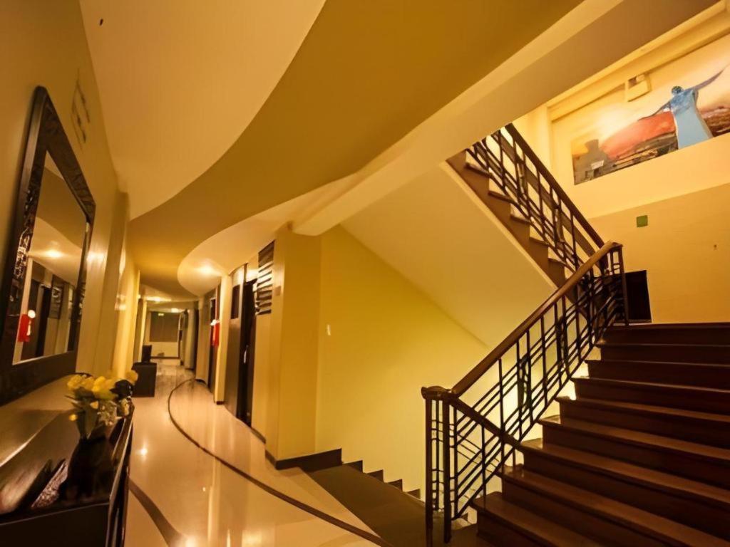 L Square Hotel Tarlac City Zewnętrze zdjęcie
