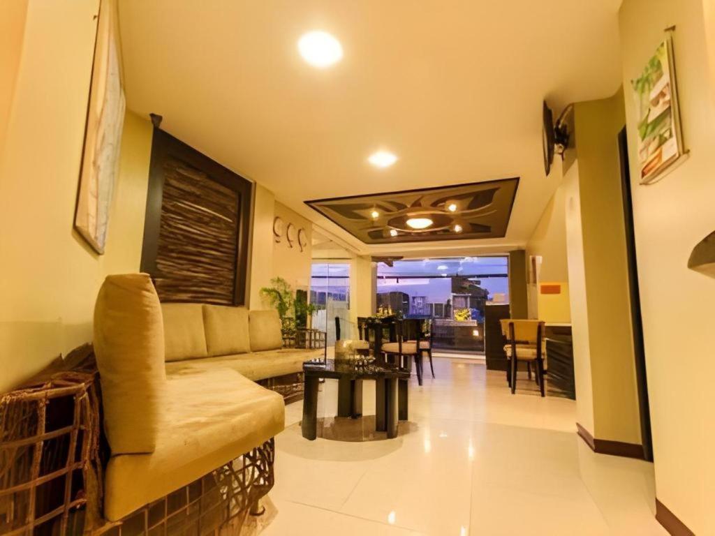 L Square Hotel Tarlac City Zewnętrze zdjęcie