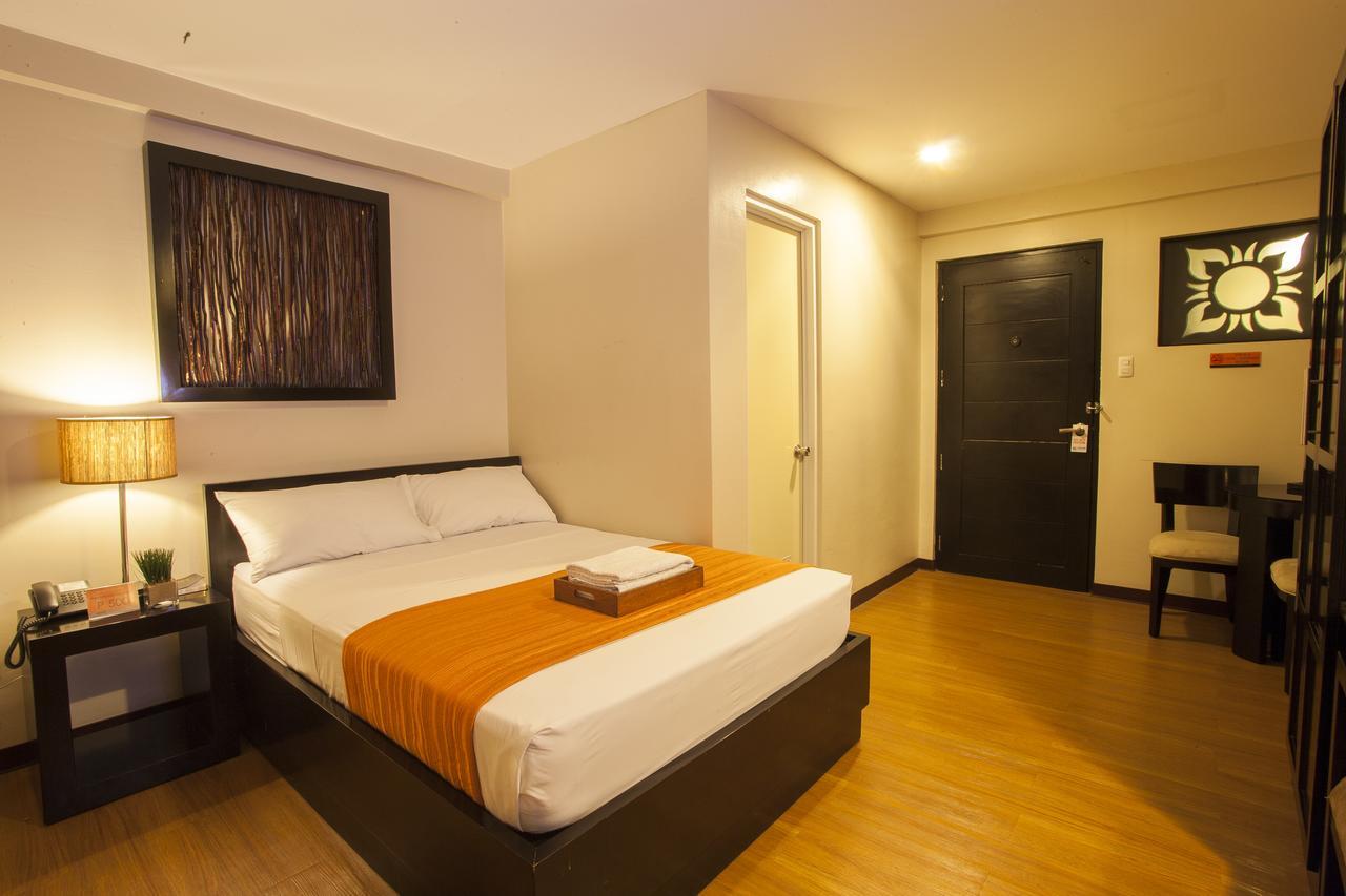 L Square Hotel Tarlac City Zewnętrze zdjęcie