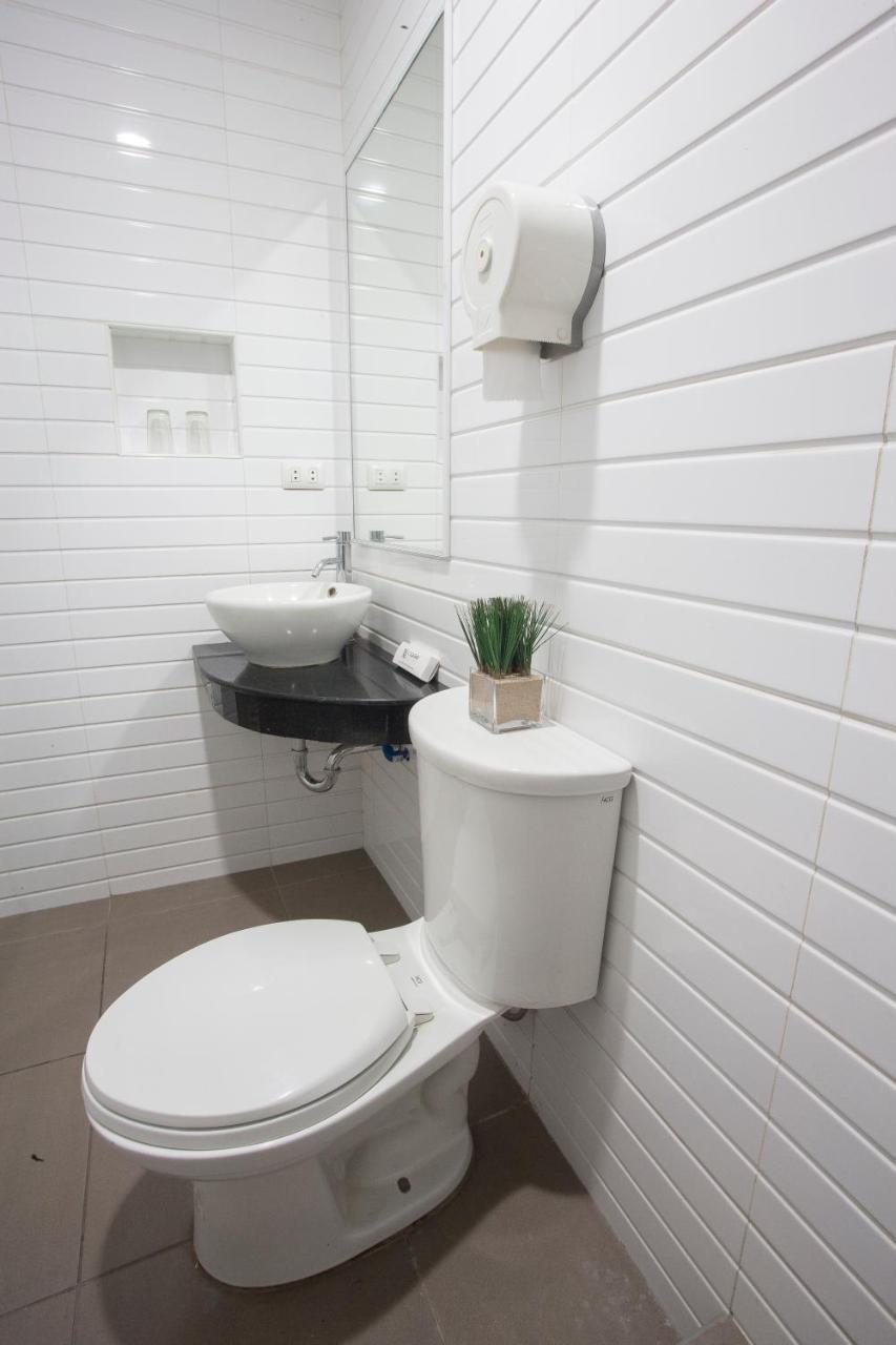 L Square Hotel Tarlac City Zewnętrze zdjęcie